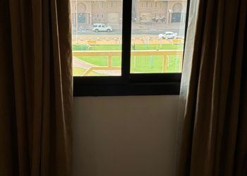 استديو بسرير ماستر وأثاث مريح 