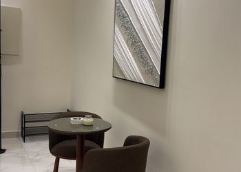 شفة ارضية فاخر بمدخل وكراج مستقل