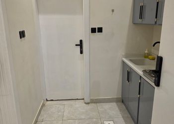استديو بسرير ماستر وجلسة جانبية 
