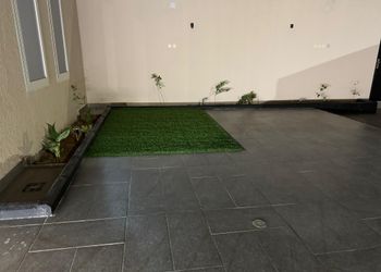 شاليه بمسطح اخضر ومجلس