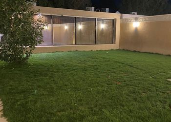 شاليه بمسطح اخضر و مسبح