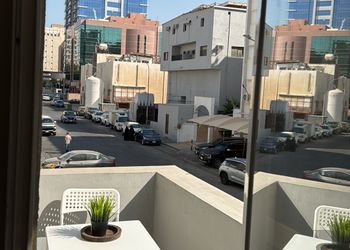 استديو بسرير ماستر وجلسة جانبية