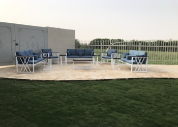 استراحة بمسطح اخضر