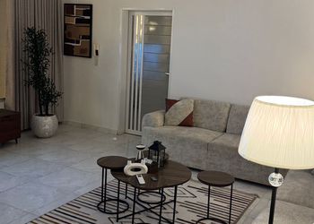 شاليه بمسطح اخضر و مسبح
