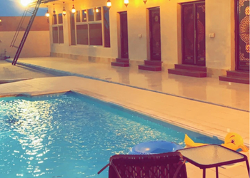 استراحه بمسبح خارجي بحاجز والعاب اطفال