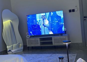 استديو بسرير ماستر وجلسة جانبية 