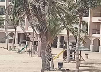 شاليه بصالة جلوس وإطلالة مميزة 