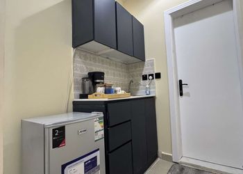 استديو بسرير ماستر وجلسة جانبية 