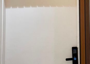 استديو بأثاث مريح وبسيط 