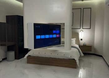 استديو بسرير ماستر وجلسه جانبيه