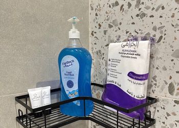 استديو بأثاث مريح وبسيط 