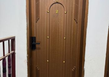 استديو بسرير ماستر وجلسة جانبية 