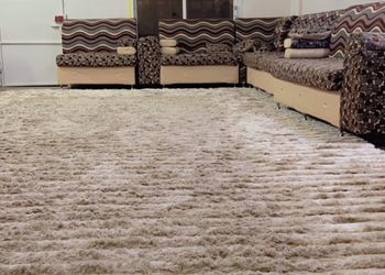 استراحة بفناء خارجي ومجالس