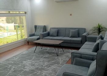 استراحة بإطلالة جبلية ومسطح أخضر