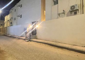 استديو بسرير ماستر وجلسة جانبية