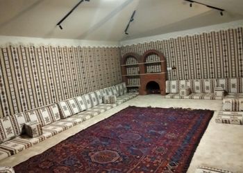 شاليه بمسطح اخضر ومجالس 