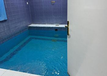 شاليه بجلسة خارجية ومسبح 