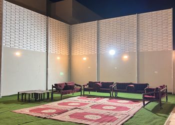 استراحة بمسطح اخضر و جلسة خارجية