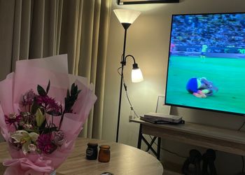 استديو بسرير ماستر وجلسة مريحة 