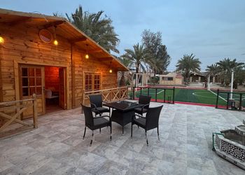 مزرعة بمناظر خلابة ومجالس 