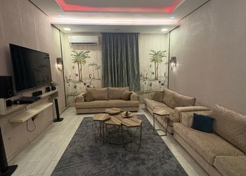شالية انيق بجلسة خارجية ومسبح