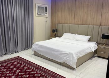 شقة بغرفة معيشة وغرفة نوم 