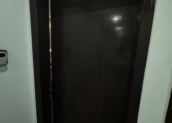 استديو بسرير ماستر وجلسة جانبية 