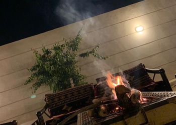 شاليه بمسطح اخضر وجلسة خارجية 