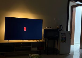 استديو بسرير ماستر وأثاث مريح 