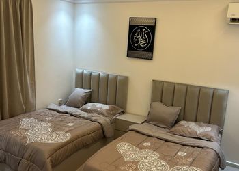 شقة بغرفتين نوم وصالة جلوس 
