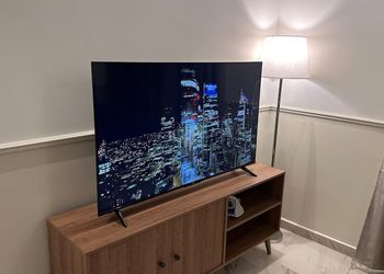 استديو بأثاث مريح وبسيط 