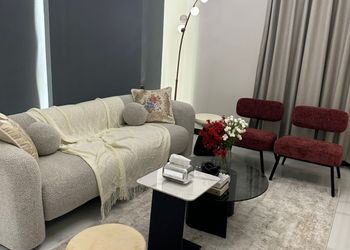استديو بسرير ماستر وجلسه جانبيه