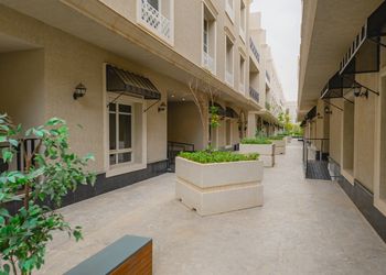 شقة بغرفة معيشة وغرفتين نوم 