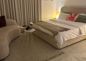 استديو بسرير ماستر وجلسة جانبية 
