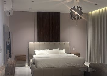 استديو بأثاث مريح وبسيط 