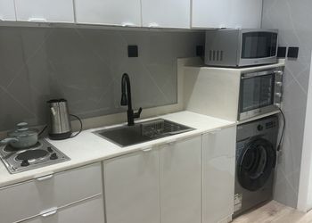 شقة بغرفة نوم وصالة وجلسة خارجية