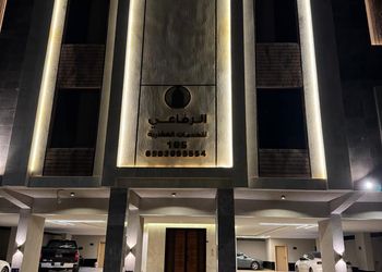 شقة بغرفة معيشة وغرفتين نوم 