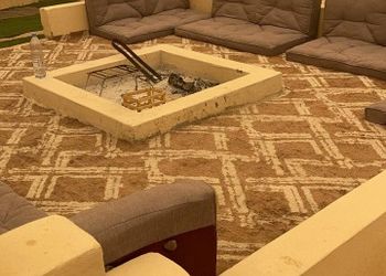 مخيم ببيت شعر وألعاب أطفال 