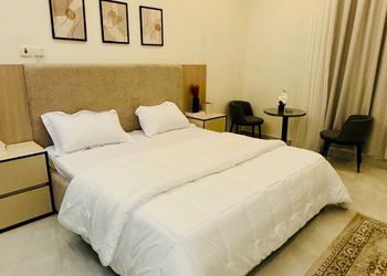 استديو بسرير ماستر وأثاث مريح 