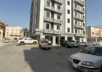 شقة بغرفة معيشة وغرفة نوم 