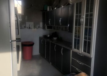 استراحة بمجلس واسع وفناء خارجي 