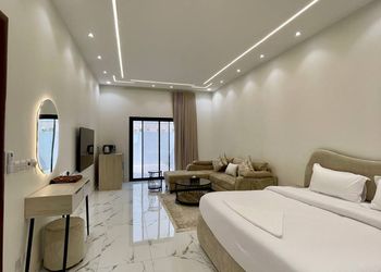 استديو بسرير ماستر وجلسة جانبية