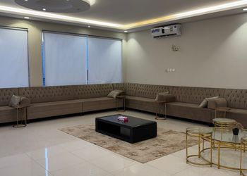 شاليه بصالة مطلة على المسبح 