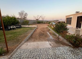 استراحة بمسطح اخضر وجلسة خارجية