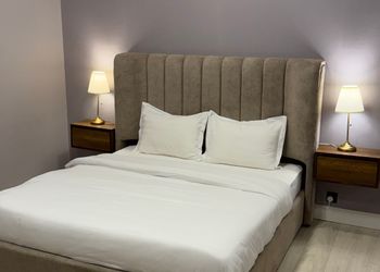 شقة بغرفة نوم وصالة ودخول ذاتي 