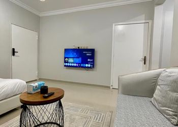 استديو هادئ بدخول ذاتي 