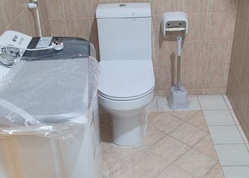 شقة بصالة وثلاث غرف نوم