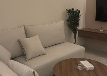 شقة بسرير ماستر وصالة 