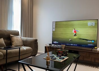 شقة بصالة أنيقة ودخول ذاتي