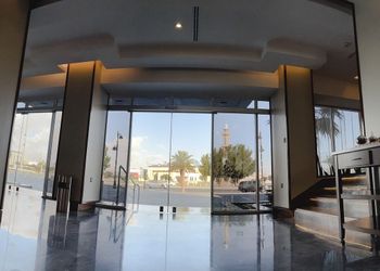 استديو بسرير ماستر وجلسة جانبية